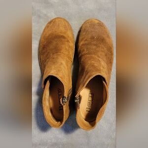 Born Tora Women's suede leather ankle bootie - Size 10